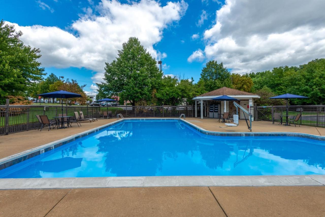 Holiday Inn Express Philadelphia Ne-Bensalem By Ihg Exterior photo
