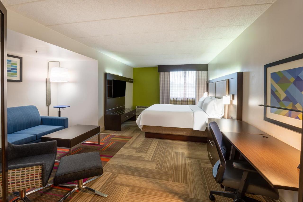 Holiday Inn Express Philadelphia Ne-Bensalem By Ihg Exterior photo