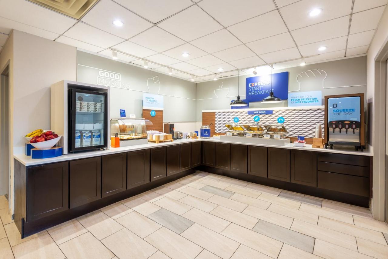 Holiday Inn Express Philadelphia Ne-Bensalem By Ihg Exterior photo